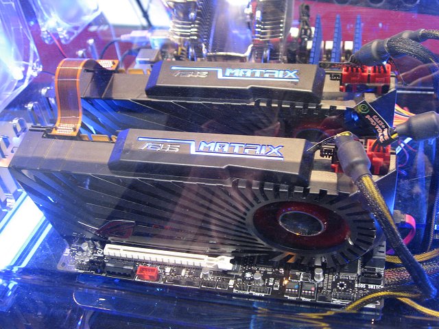 Asus Radeon HD 5870 2GB (3)